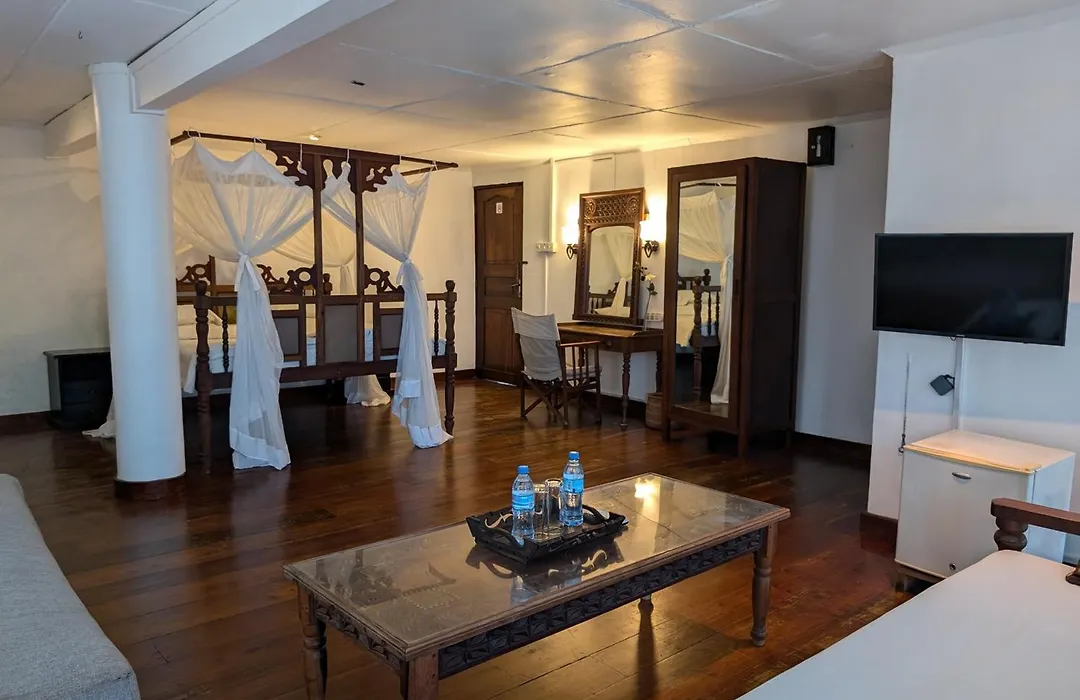 Q2 Bar & Guesthouse-1
