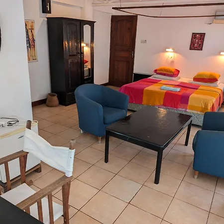 Q2 Bar & Guesthouse-3